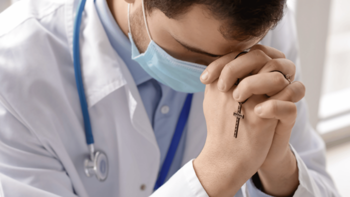 medico-catolico-_-foto-canva-1536×864