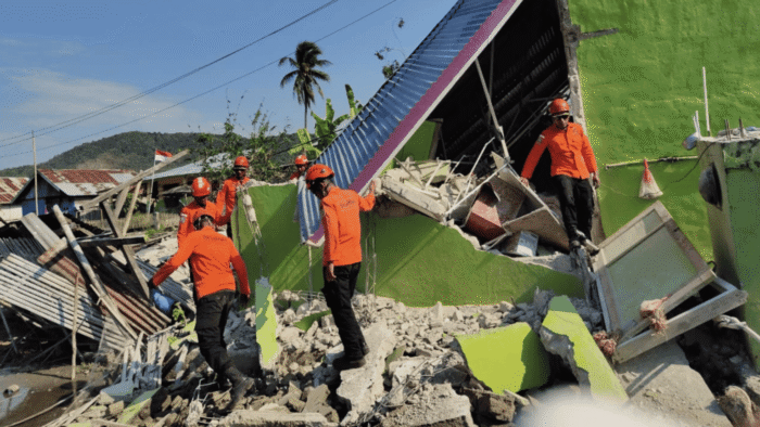 equipes-de-resgate-terremoto-indonesia-basarnas-anadolu-via-reuters-connect-1536×864