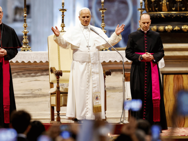 Papa retoma catequeses: a oração santifica a vida cotidiana