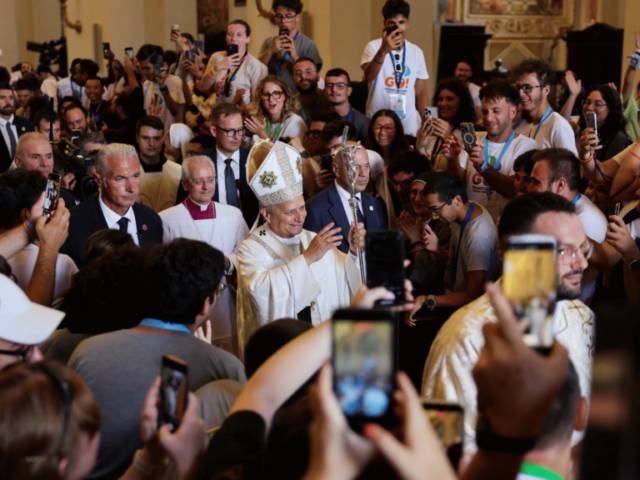 Papa: responder ao mal com o bem, como São Francisco e Santa Clara