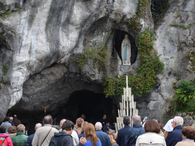 Lourdes se prepara para receber o Papa Leão XIV
