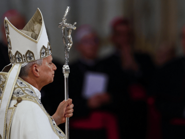 Papa frisa presença missionária, liturgia e oração ao clero da França