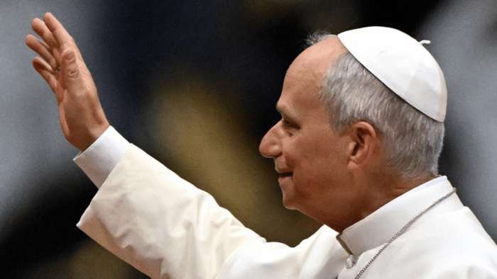 papa-leao-xiv-perfil-aceno-foto-neutra-catequese-12-agosto-8-2026-_-foto-imagocatholicpressphoto-via-reuters-connect-1536×864